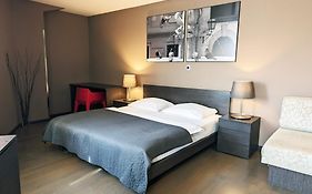 Nitro Rooms